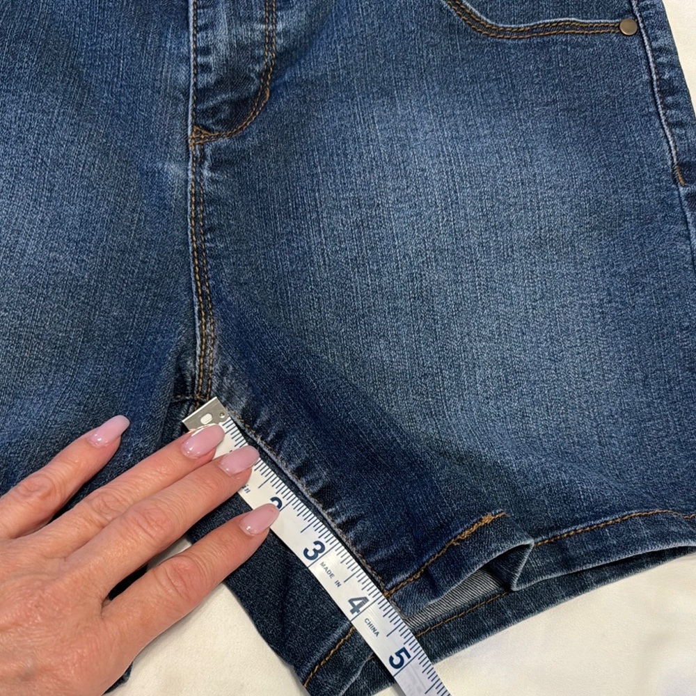 d. jeans Blue Jean Shorts with Classic Style - Picture 7 of 9